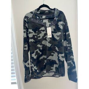 NWT LIV Outdoor Women’s Camo Fleece Quarter Snap XL